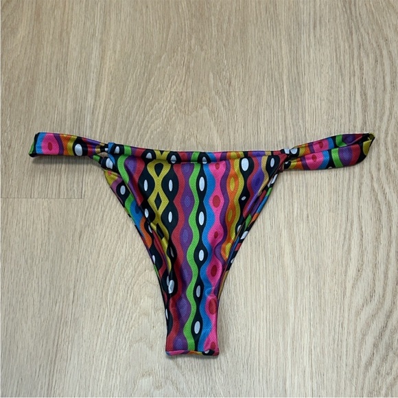 Strawberry Milk Mob Lets The Kids Play Bikini Bottom M - Picture 3 of 5